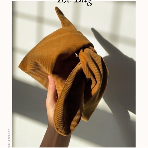 Merit Beauty ONLY THE SIGNATURE MAKEUP BAG (without products) - Picture 6 of 12